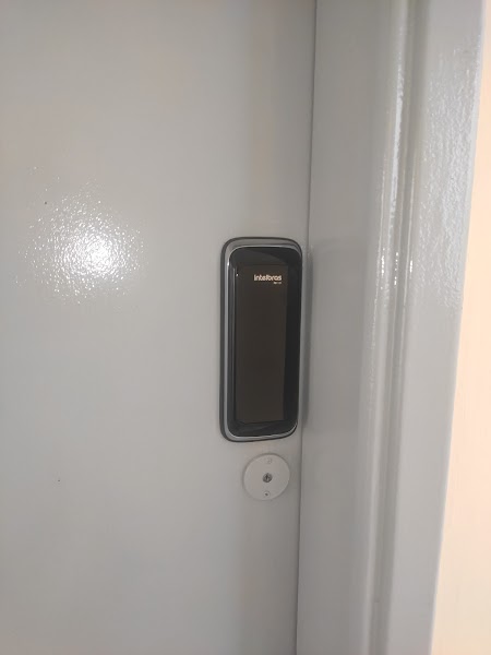 Cardoso Segurança Eletrônica - Instalação de câmera de segurança, fechadura digital e interfones.