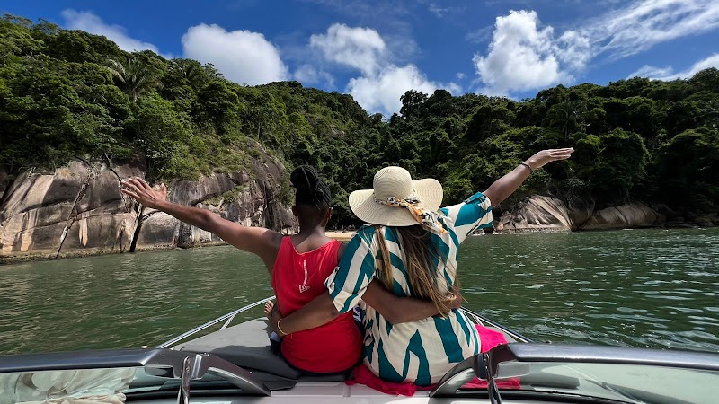 Passeio de Lancha Yolo - Guarujá